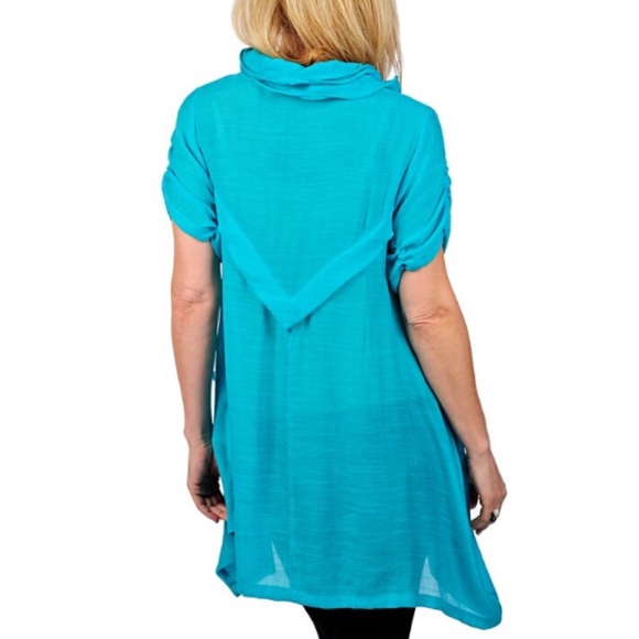 5/$30❄️ Red Coral triple wired collar tunic, black - Picture 5 of 5